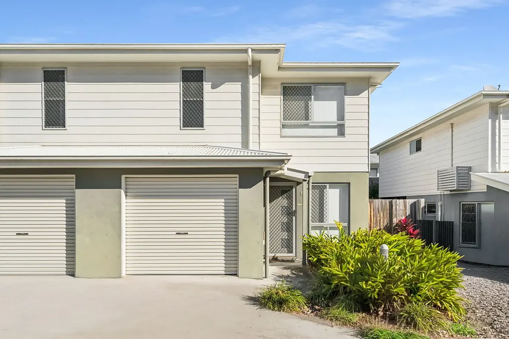 Salisbury 3Kwarto Stylish Three-Bedroom Townhouse Offering Low-Maintenance Living