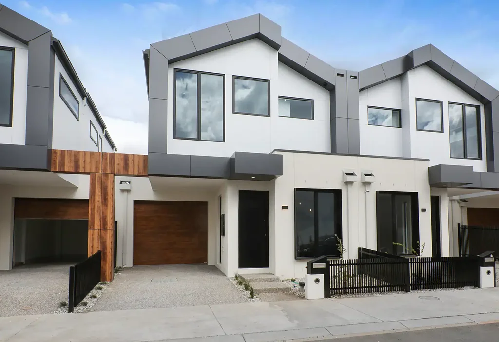 LUXURIOUS BRAND NEW 3-BEDROOM TOWNHOUSE!