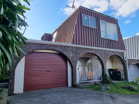 Maungaraki 2房  Townhouse With Space And Opportunity
