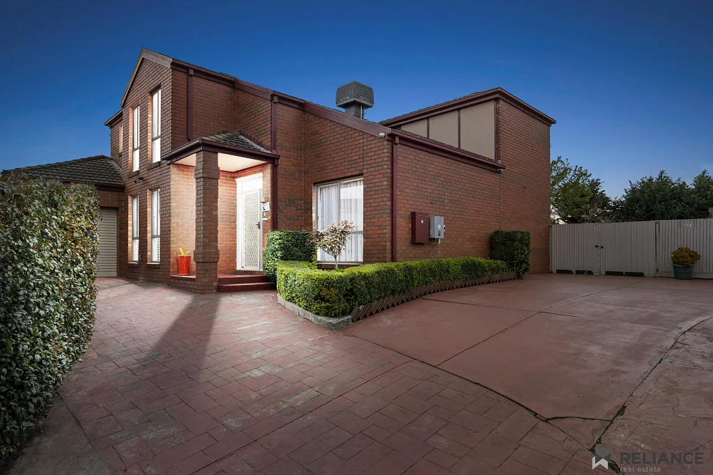 17 Baynton Crescent, Roxburgh Park, VIC 3064