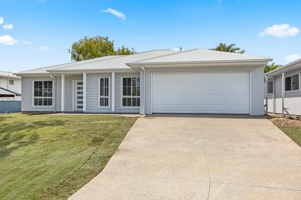 Urangan 3 Slaapkamer Brand new Home - Hamptons style beach themed!  Absolutely stunning - not to be missed!