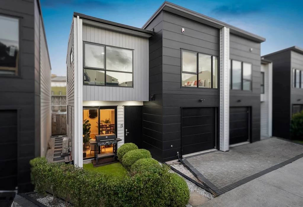 BrandNew 4 bedroom house in the center of Elle...