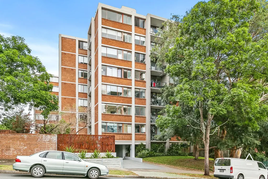 Top Floor Living I Parkside Serenity I Iconic CBD Views