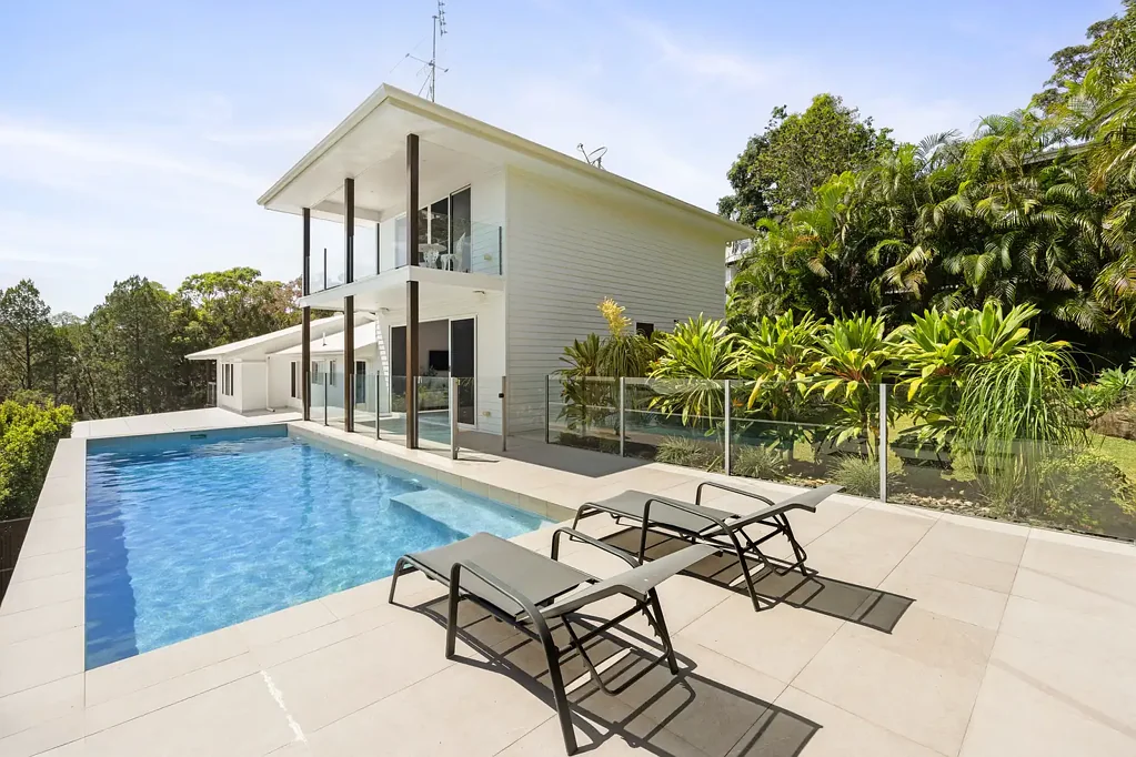 Mount Coolum 4房  A Statement in Coastal Luxury – Elevated, Elegant & Effortlessly Impressive