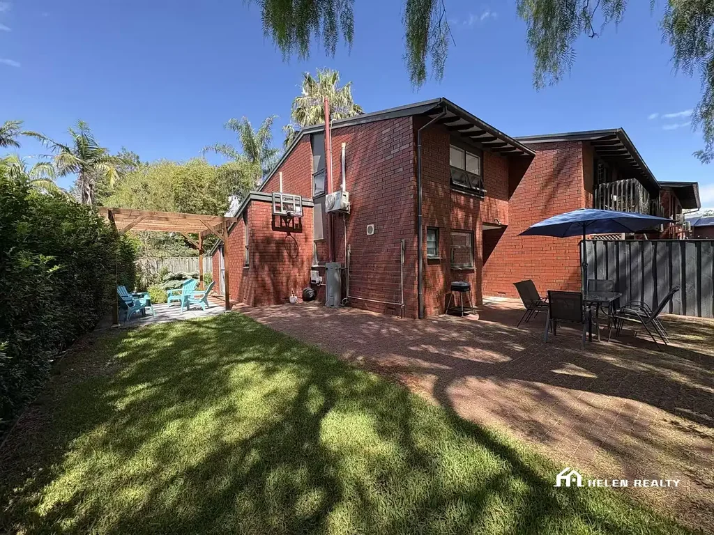 Fully Furnished 3 Bedrooms Townhouse with Large Backyard - Secure Living in Prime Fullarton Location