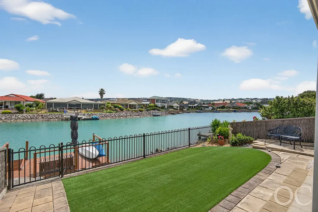 Encounter Bay 3Kwarto Open the Door to Front-Row Lakeside Living