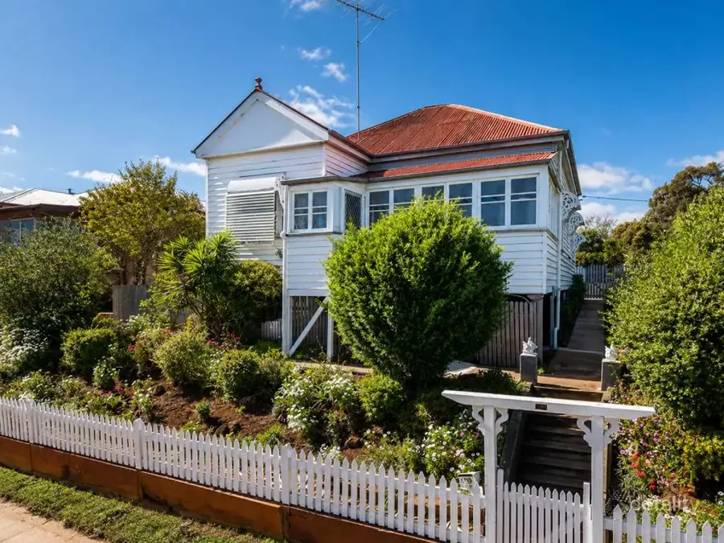 North Toowoomba 3غرفة نوم Spacious Character Home Offering Outstanding Value & Future Upside