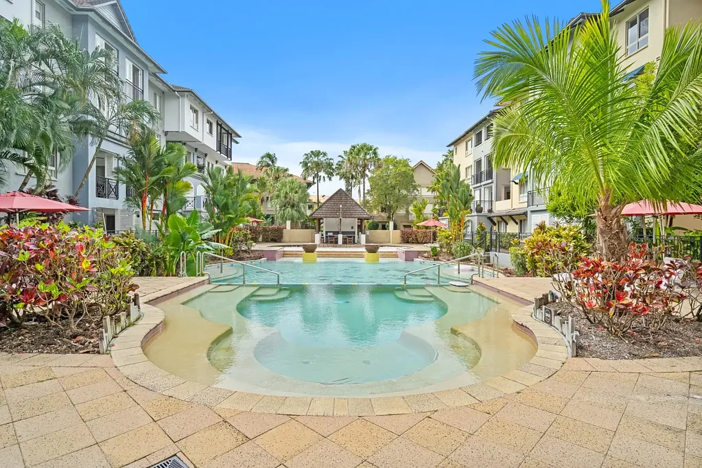 Cairns North 1ห้องนอน Ground Floor Furnished Apartment with Large Balcony