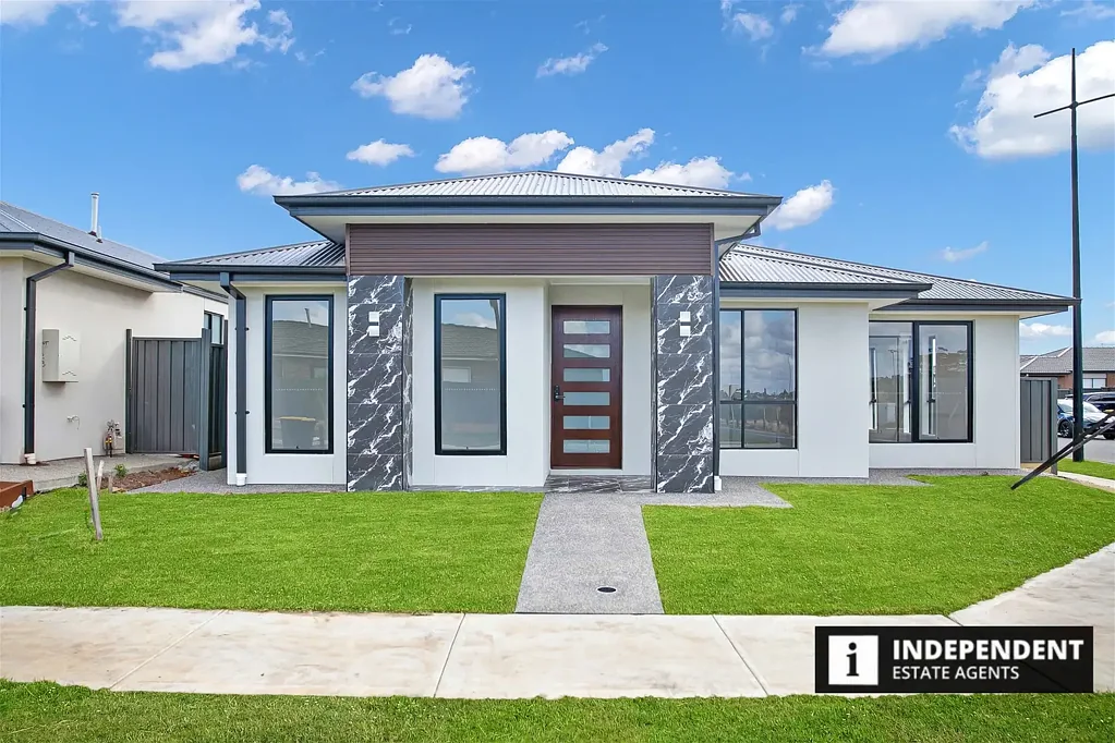 2 Ruff Way, Cobblebank, VIC 3338