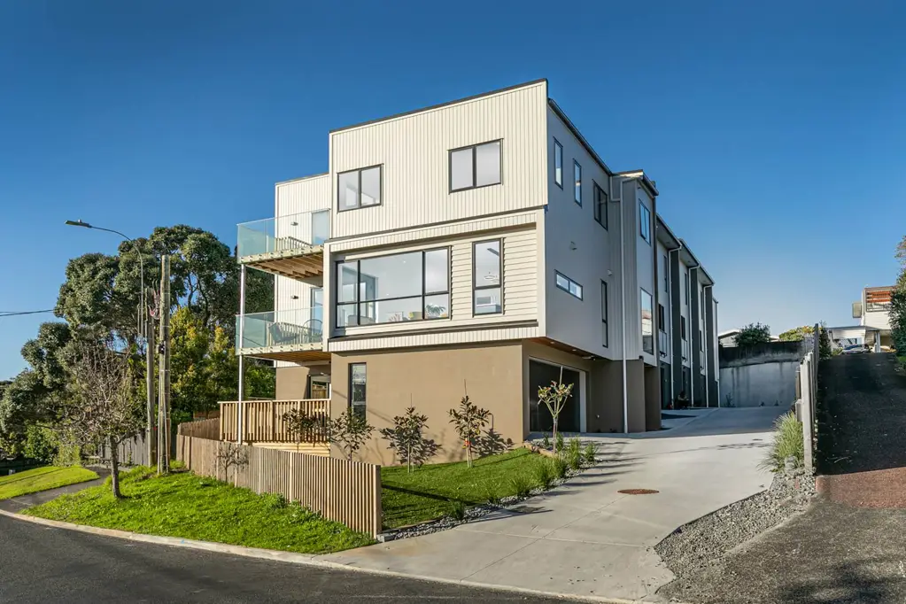 Mairangi Bay 4침실 One of Five New Coastal Townhouses – Walk to Beach
