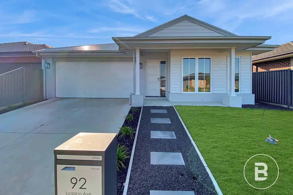Alfredton 3 Bedroom MODERN & LOW-MAINTENANCE LIVING IN PRIME ALFREDTON LOCATION.