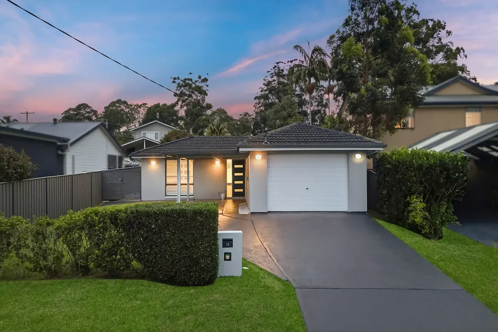 Berkeley Vale 4ਬੈੱਡਰੂਮ Renovated, Single-Level Living with Exceptional Space & Style