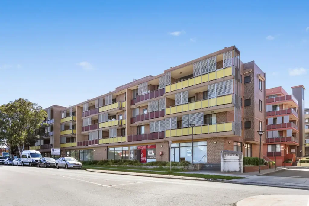 Spacious 2 Bedroom Apartment with Private Rooftop