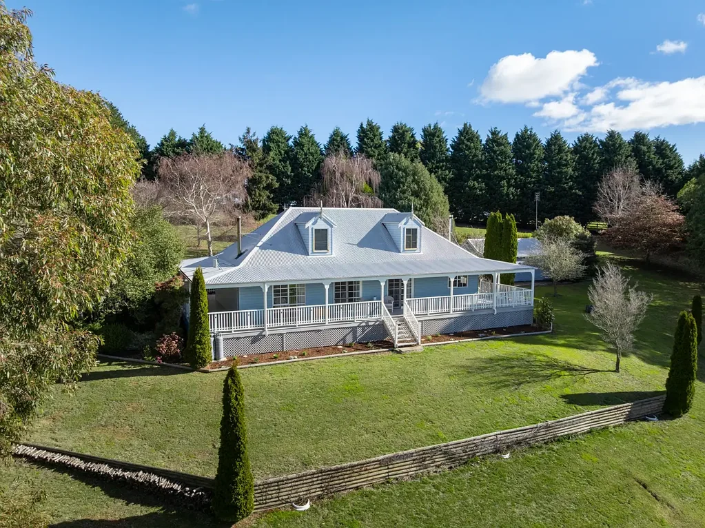 Oberon 'Abergeldie' - A Cottage Above the Valley