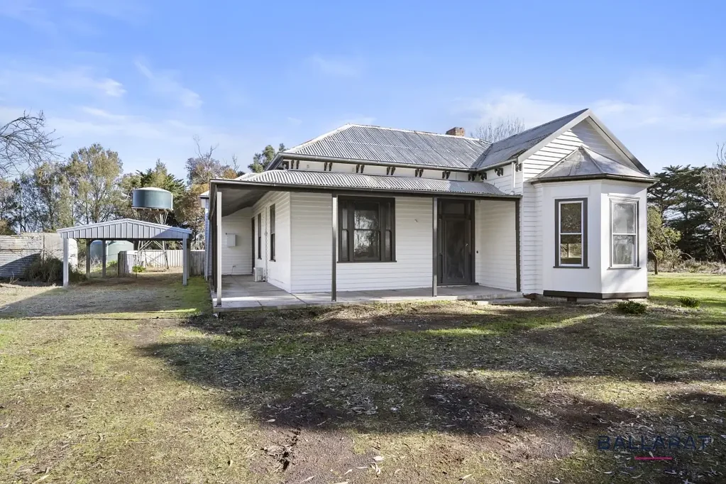 Generously Sized Four-Bedroom Home Nestled in the Tranquil Rural Setting of Leslie Manor