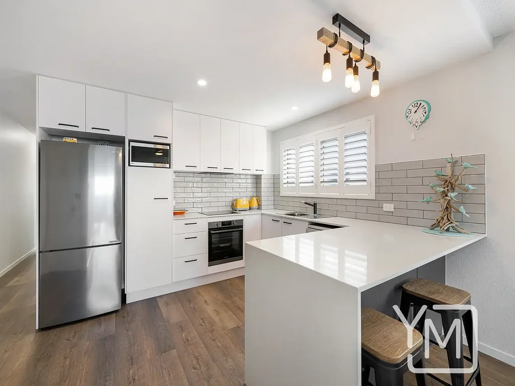 Golden Beach 2房  Top Floor Coastal Living - Pumicestone Passage Views - Boutique Complex