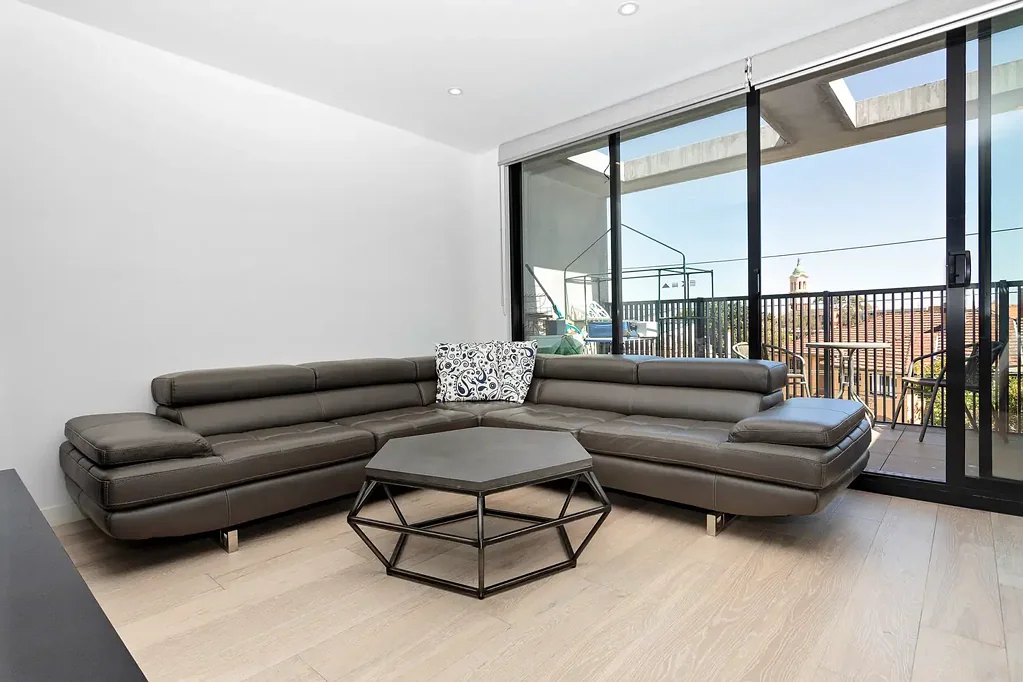 Light-filled sanctuary for a brilliant bayside lifestyle – FULLY FURNISHED and open for an offer