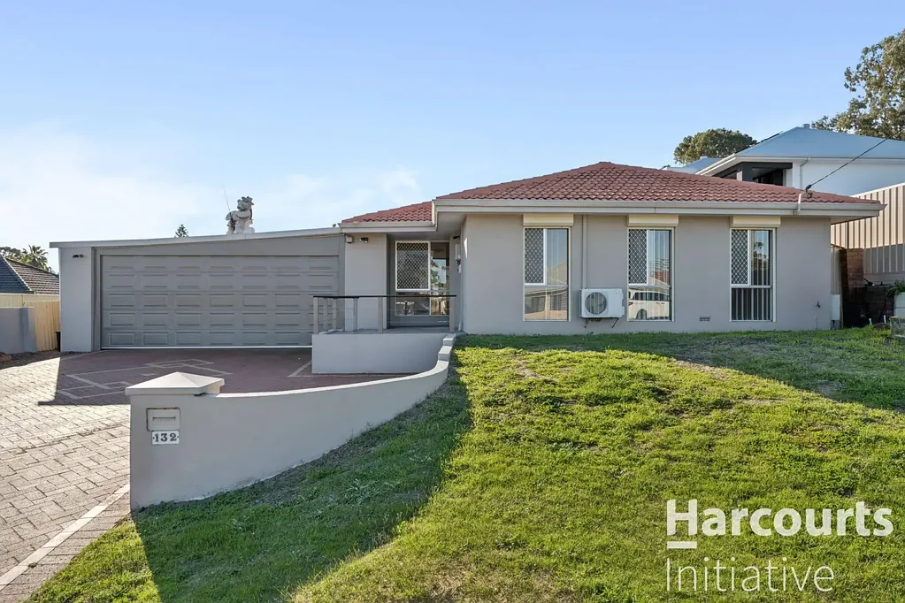 Spacious Family Home - Large garage and rear workshop