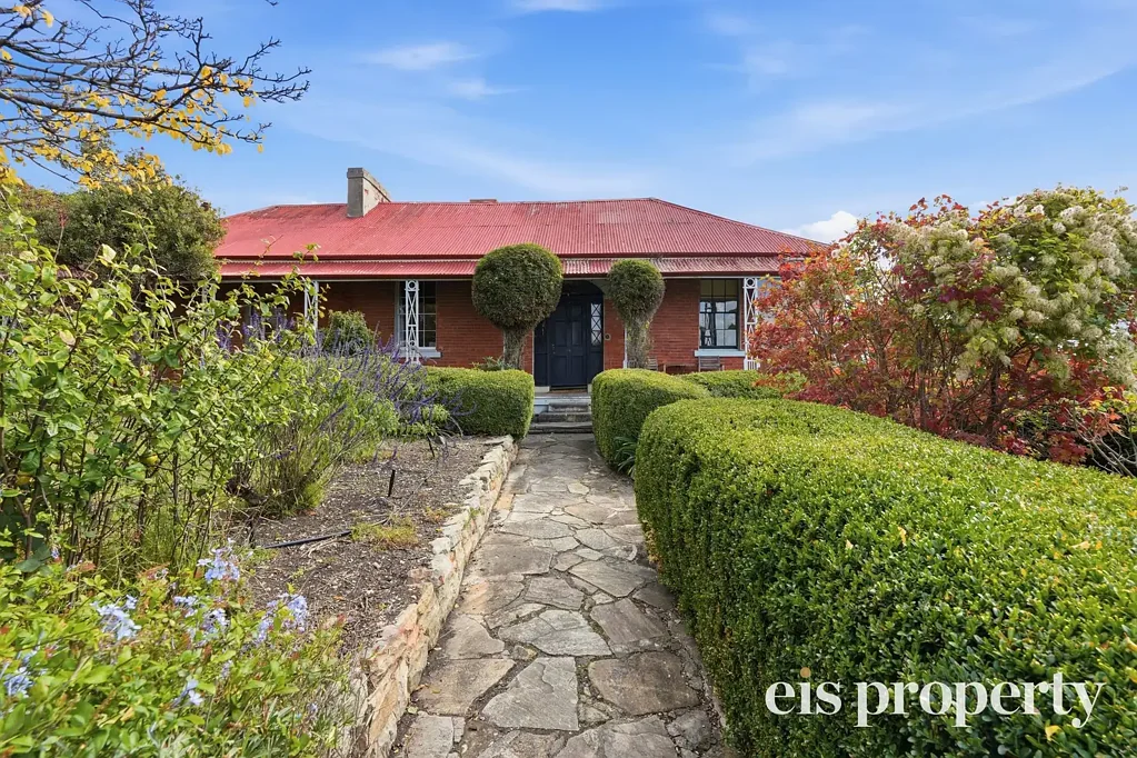North Hobart 6कमरा There is nothing small about this stunning historic property...the perfect home for a growing family!