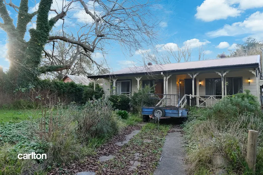 Moss Vale 4Moenga Occupy - Renovate - Invest - Develop
Or any combination of the above, the choice is yours.