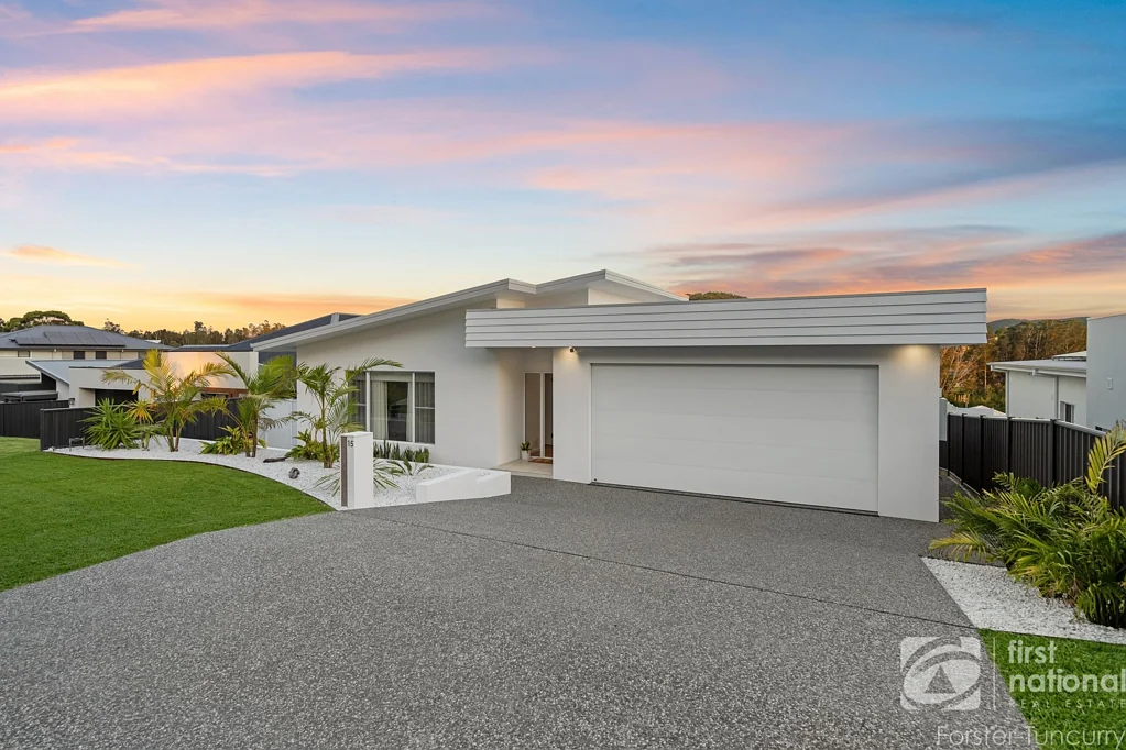 Forster 4Zimmer Stunning 4 Bedroom, 2 Bathroom Home With Pool & Quality Inclusions Throughout