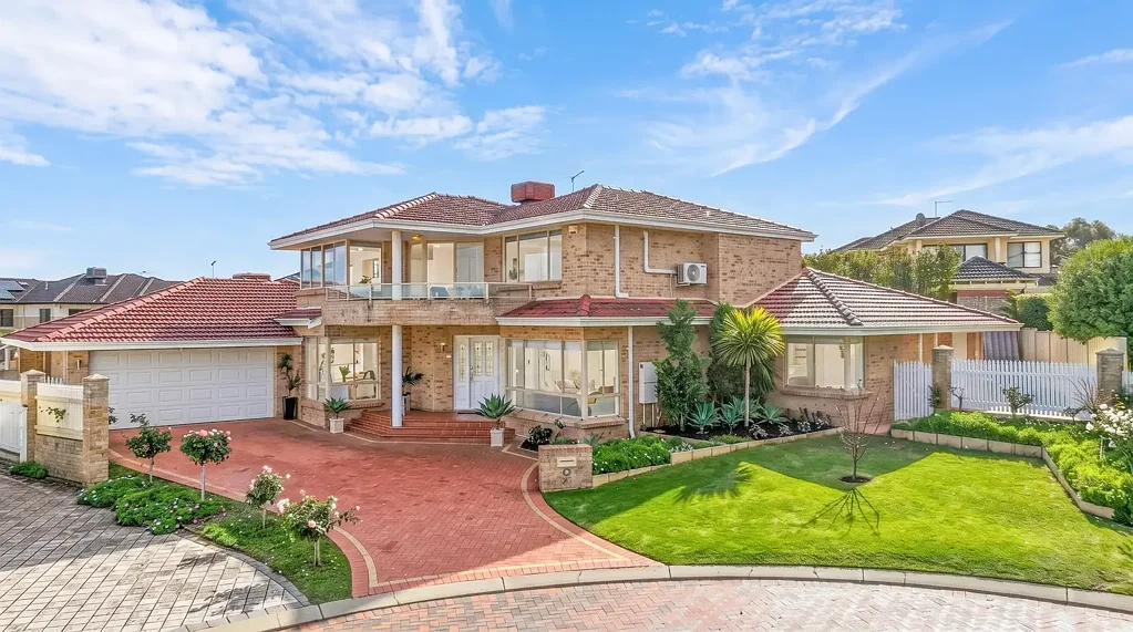 Duncraig 5房  Buy into one of the best streets in Duncraig!