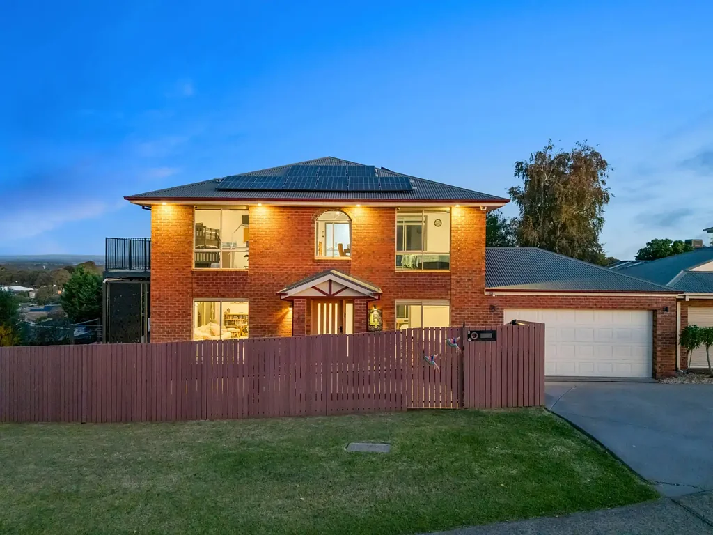 4 Eddie Barron Terrace, Pakenham, VIC 3810