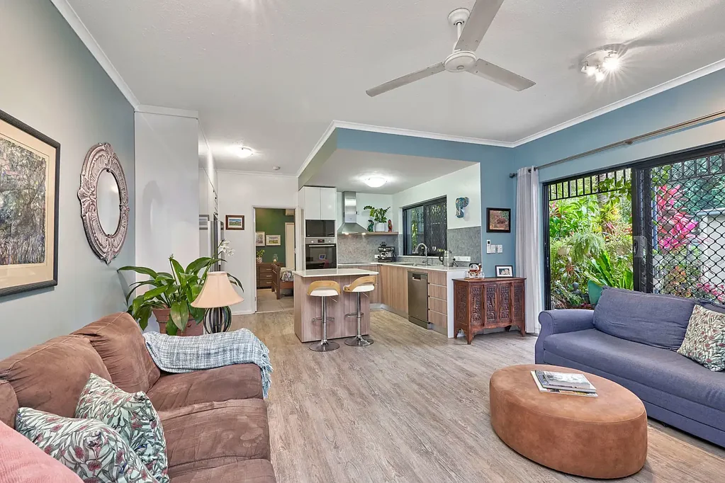 Redlynch 2房  Fully Renovated Ground Floor Luxury in the Heart of Redlynch