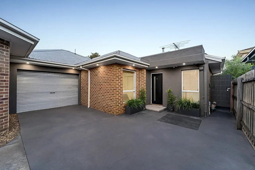 3/4 Heather Avenue, Brooklyn, VIC 3012