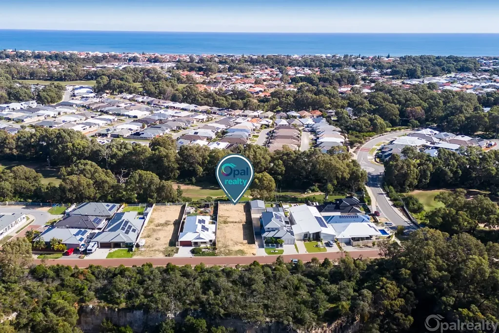 Meadow Springs Create your dream home on a rare 993sqm golf course block