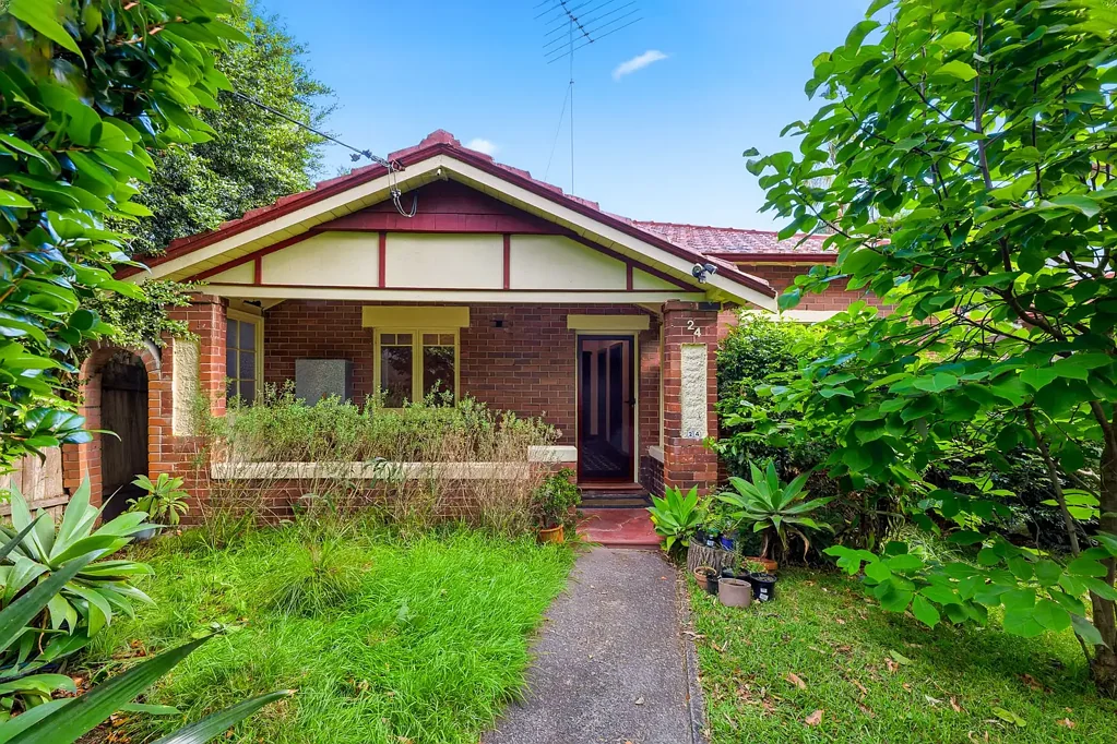 Hurlstone Park 3chambre Fabulous Freestanding Full Brick 3 Bedroom Family Home + Side Driveway