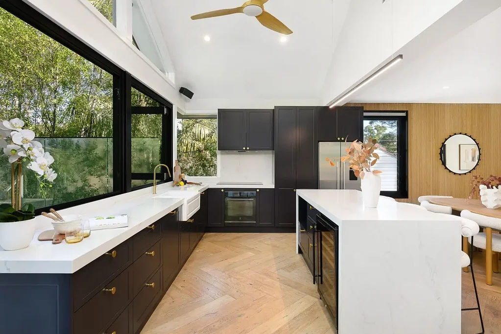 Gordon 5Kwarto Supreme Luxury, the Family Entertainer, East-side walk to rail on 1,163sqm