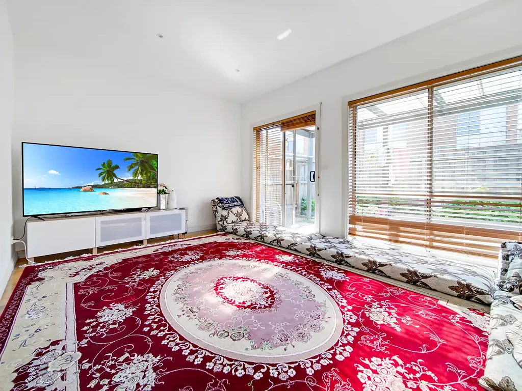 Dandenong 3 Slaapkamer Spacious 3-Bedroom Townhouse with Dual Living in Central Dandenong