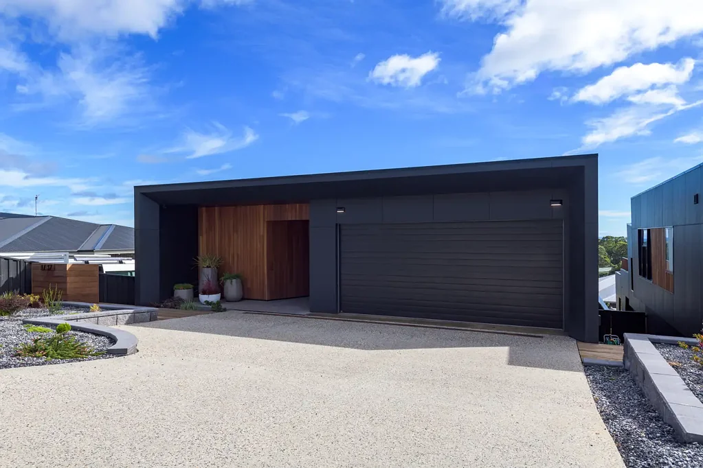 Stony Rise 3 Bedroom Stunning Smart Townhouse with Modern Amenities and Ocean Views