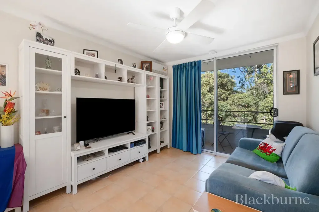 Subiaco 1房  Sunlit Corner Apartment with Cottage Charm