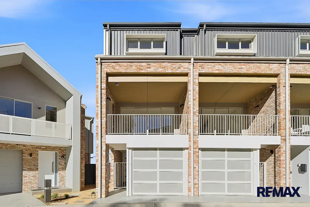 Brand New Smart Townhouse at Botanica | Home Office Retreat | EV Fast Charger | Solar Savings!
