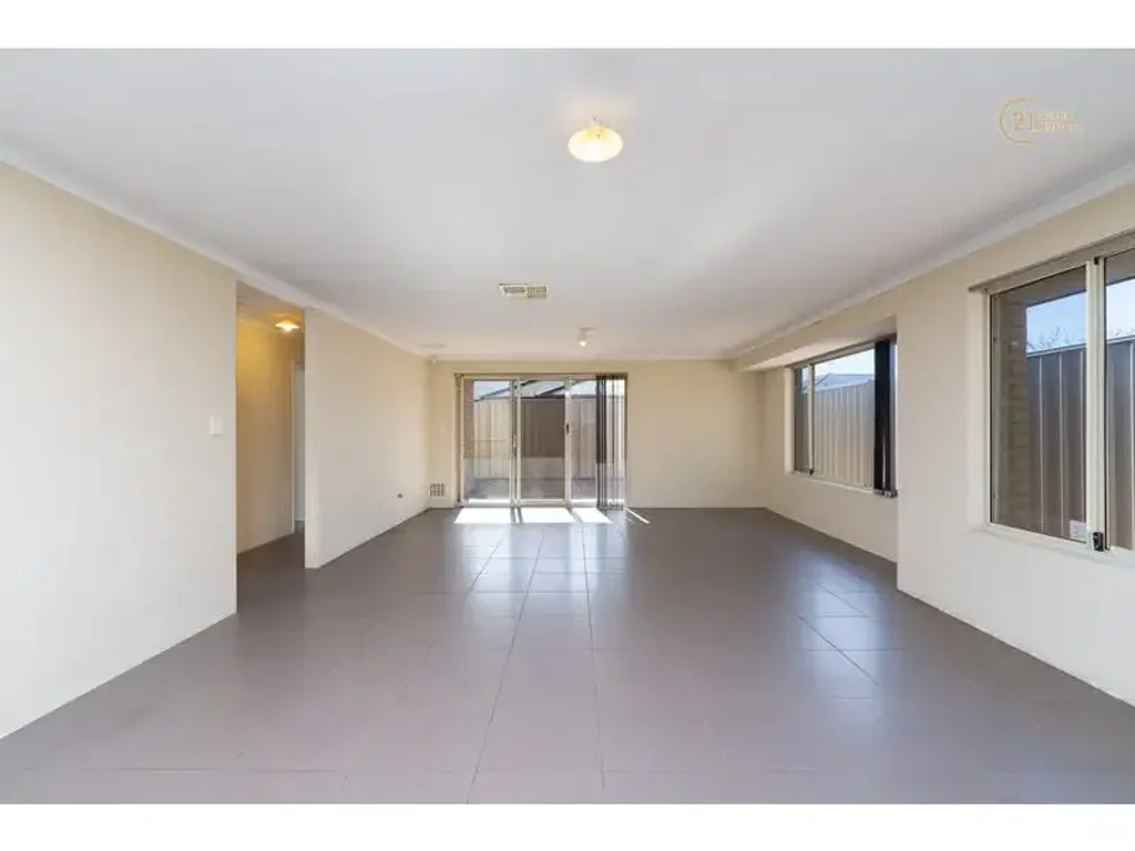 LOCATION LOCATION LOCATION @ $800 per week