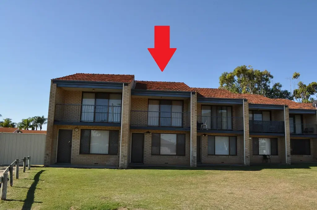 TWO STOREY TOWNHOUSE IN BLUFF POINT!