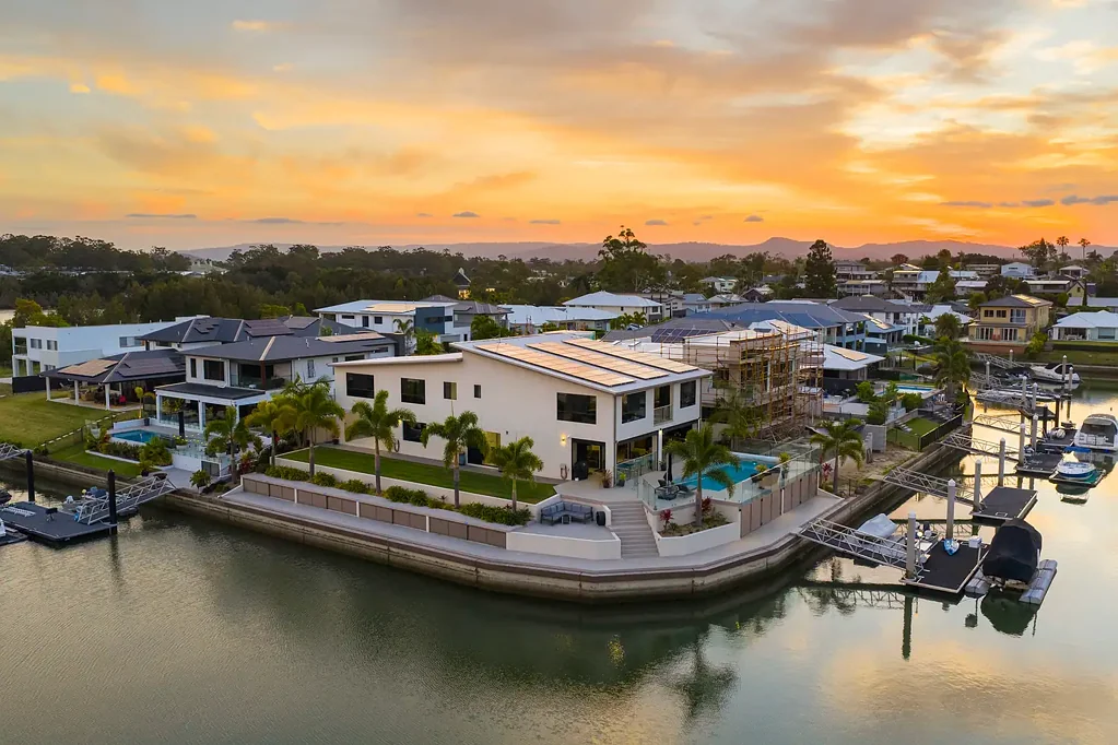 Coomera 5ห้องนอน UNDER OFFER - Unrivalled Luxury With 60 Metres Of Rare North East Water frontage
