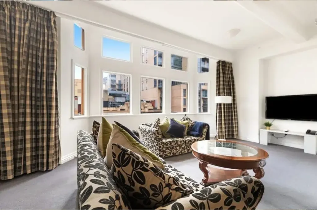 Melbourne 2 Slaapkamer A Paris End Address with Timeless Character