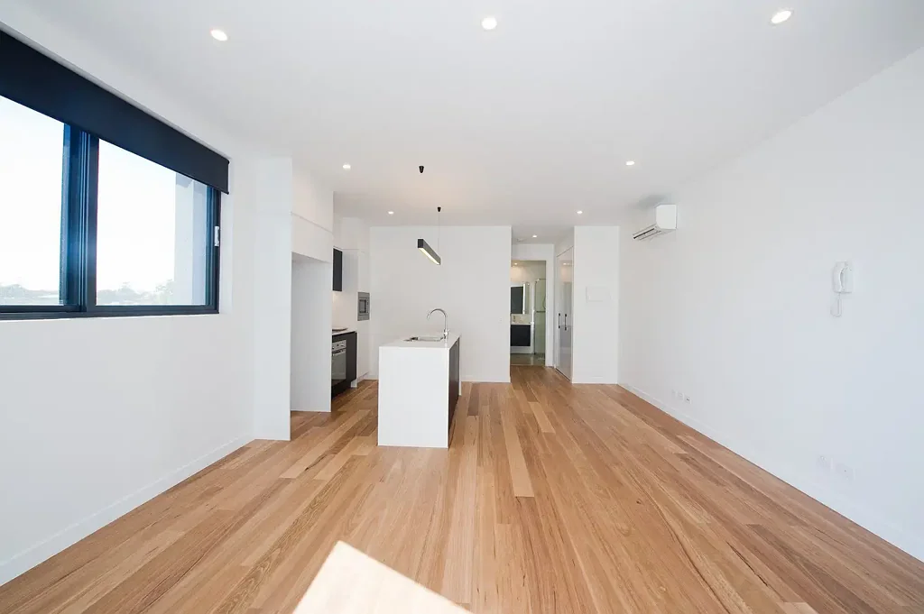 Stylish & Sophisticated Apartment in the Most Convenient of Locations!
