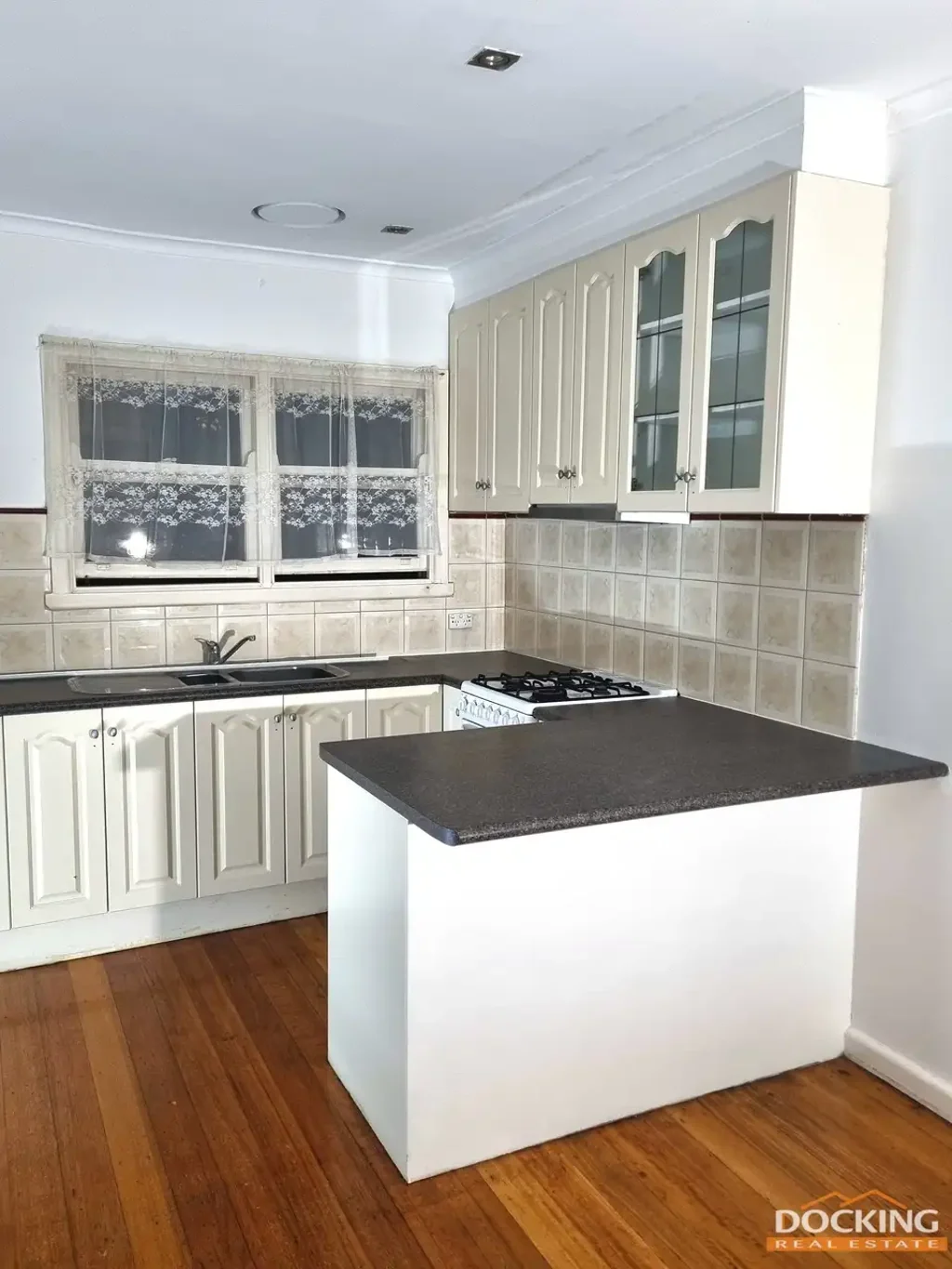 Low maintenance House in Vermont Secondary College zone!