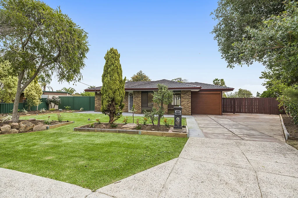 6 Chancery Court, Forrestfield, WA 6058