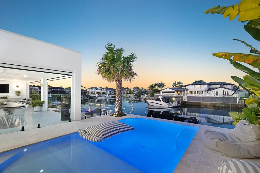Runaway Bay 4બેડરૂમ Luxurious Waterfront Entertainer - New Price - 18m+ frontage Runaway Islands