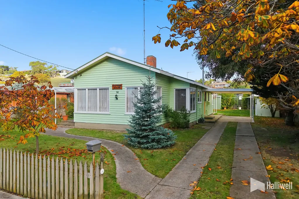 East Devonport 3房  Packed with Potential – The Ideal First Home on a Flat Block