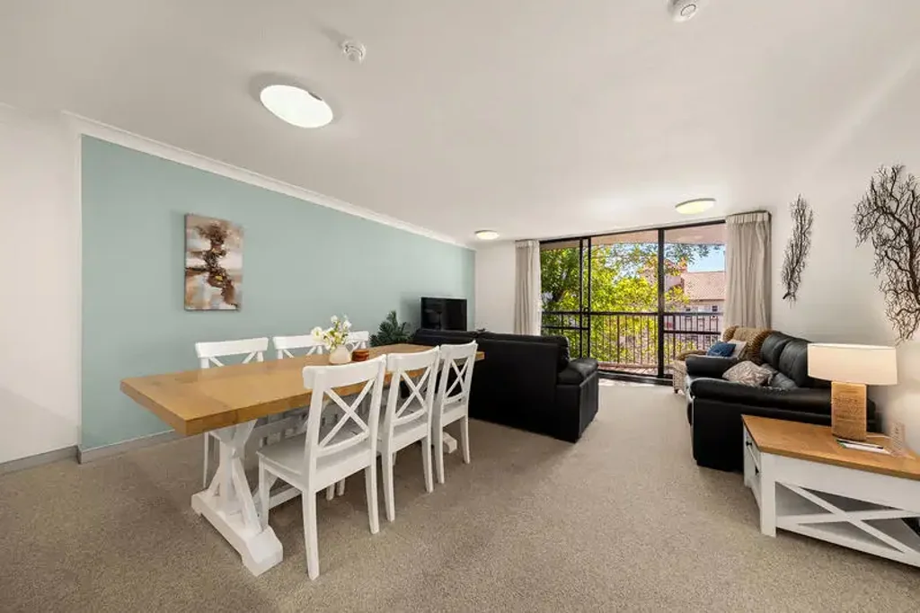 South Brisbane 2Zimmer Outstanding Apartment, Brilliant Location - A Must Inspect.