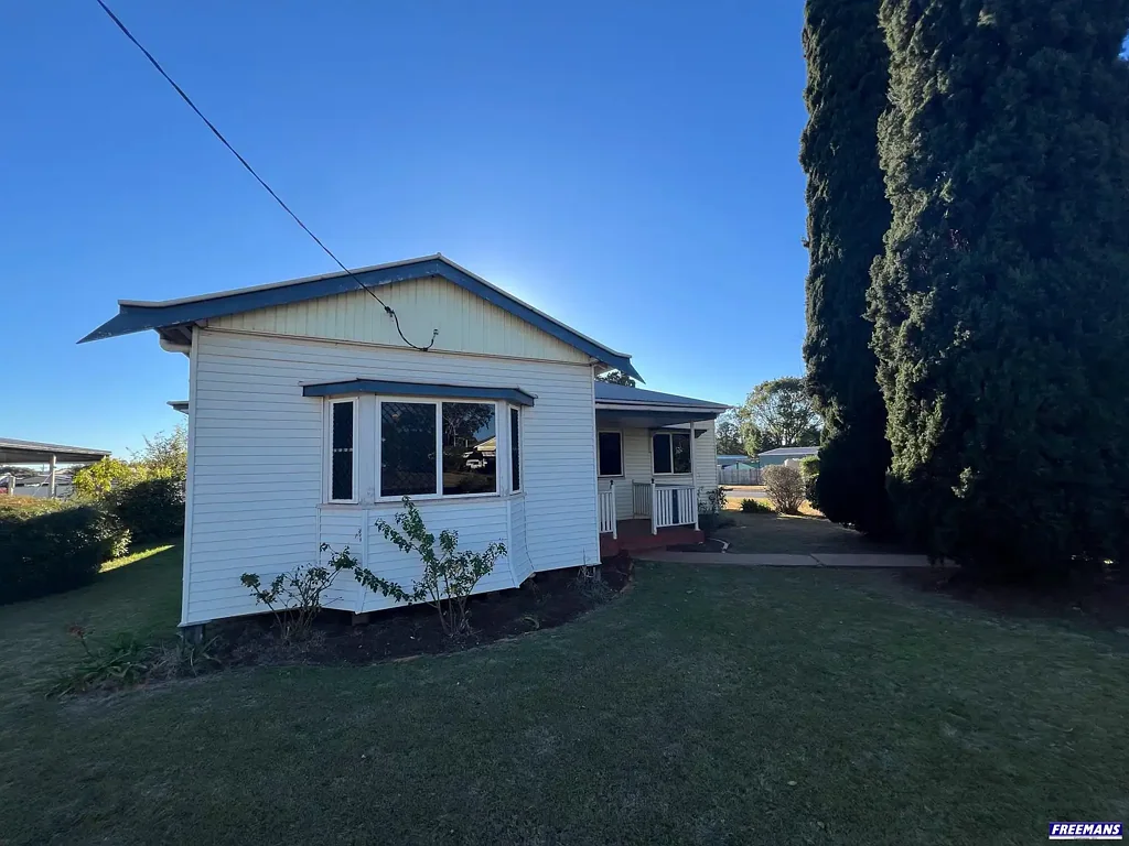 3 BEDROOM HOME SHORT WALK TO TOWN