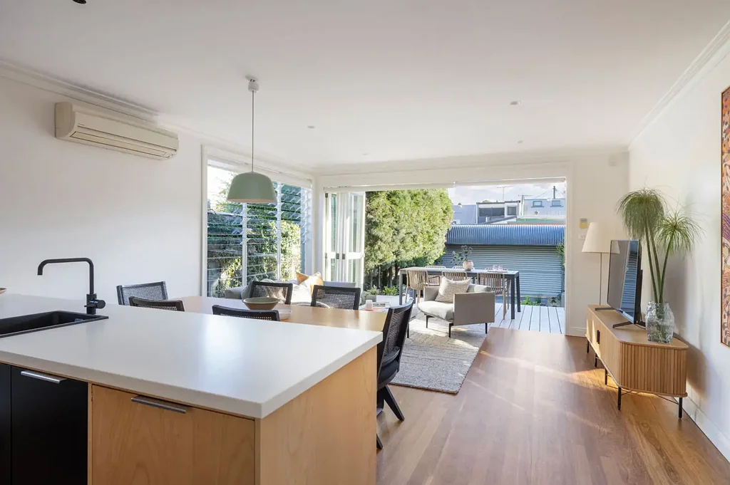 Enmore 3房  Renovated terrace with unique wow factor