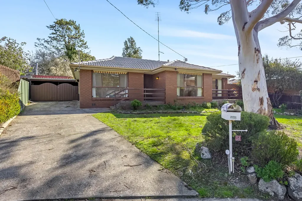 Family Living in Peaceful Court Location