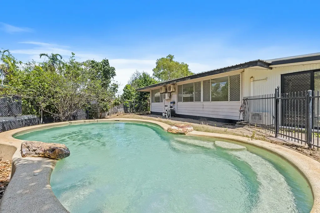 SPACIOUS HOME WITH POOL